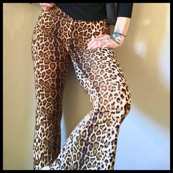 🌴LEOPARD PRINT BELL-BOTTOM PANTS!🐆 - Picture 3 of 6